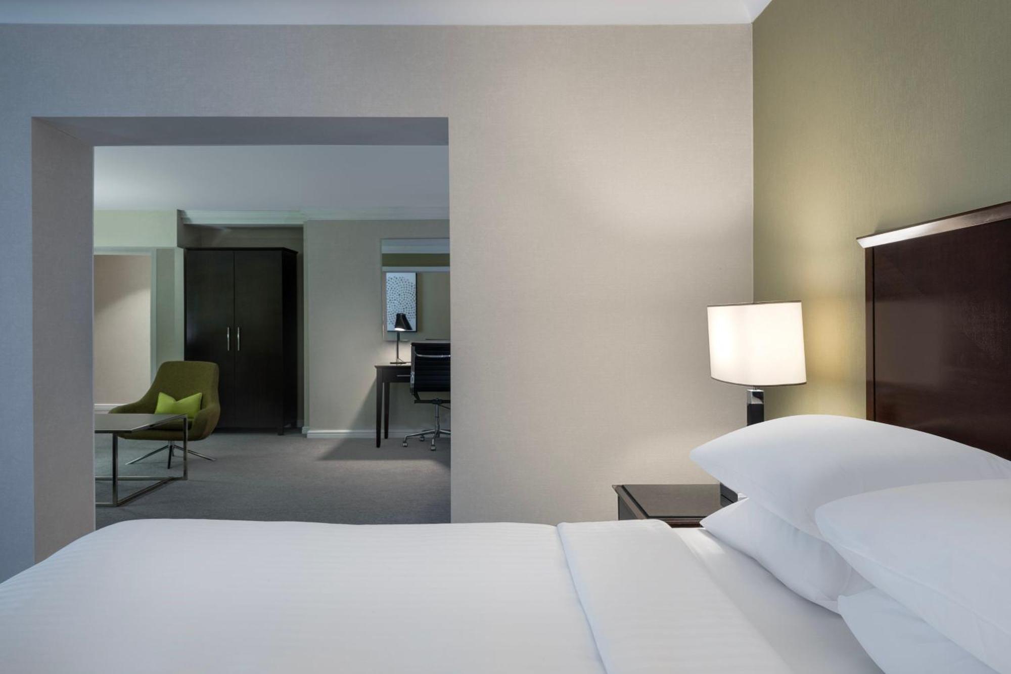 Delta Hotels By Marriott Manchester Airport Hale (Greater Manchester) Exterior foto